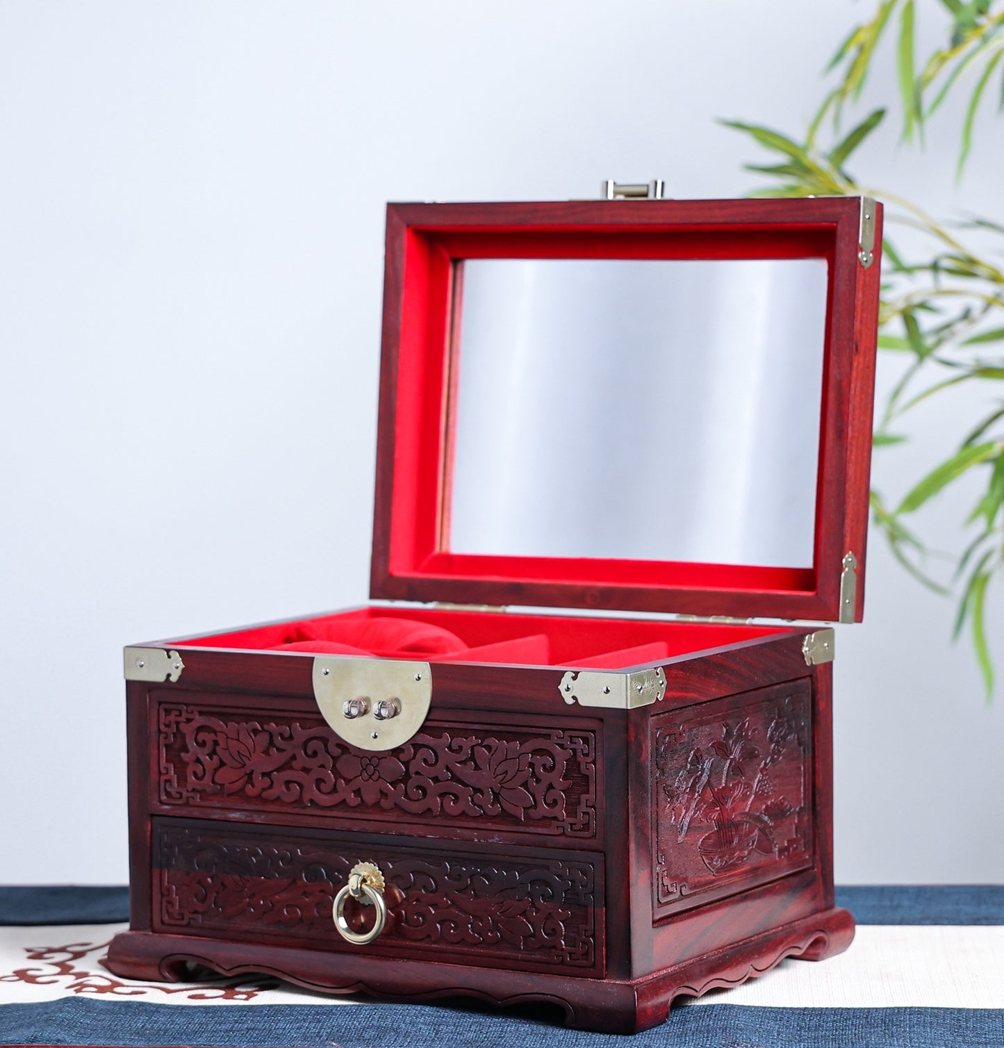 Carved Blood Sandalwood Jewelry Box – “Perfect Match” Design, Antique Bridal Chest with Silk Gift Box (24.5×19×17cm