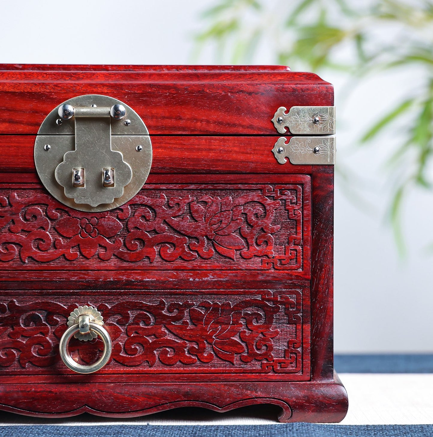 Carved Blood Sandalwood Jewelry Box – “Perfect Match” Design, Antique Bridal Chest with Silk Gift Box (24.5×19×17cm