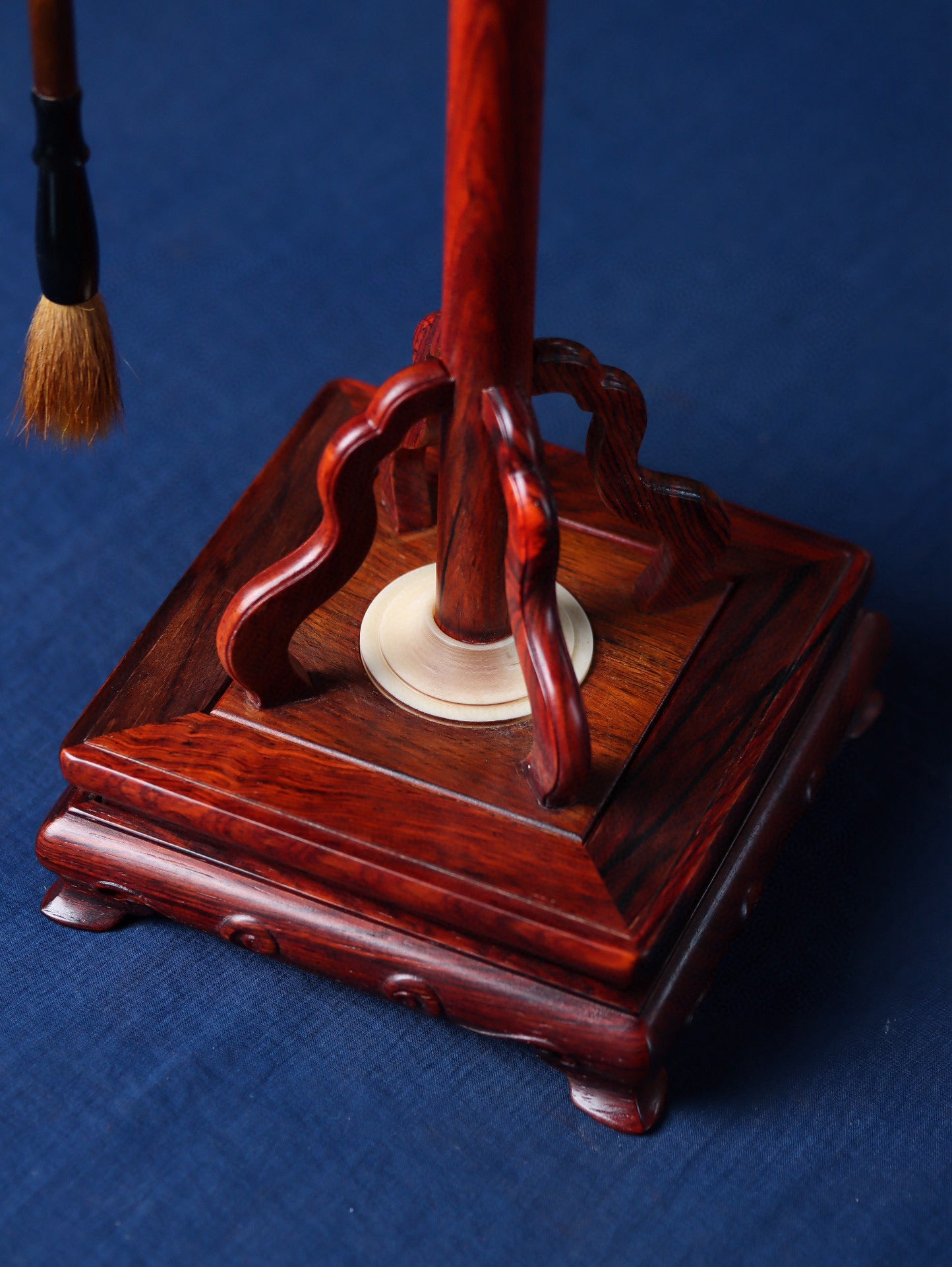 Rosewood 16-Hook Cross Brush Stand – Handcrafted Calligraphy Display, Solid South American Wood