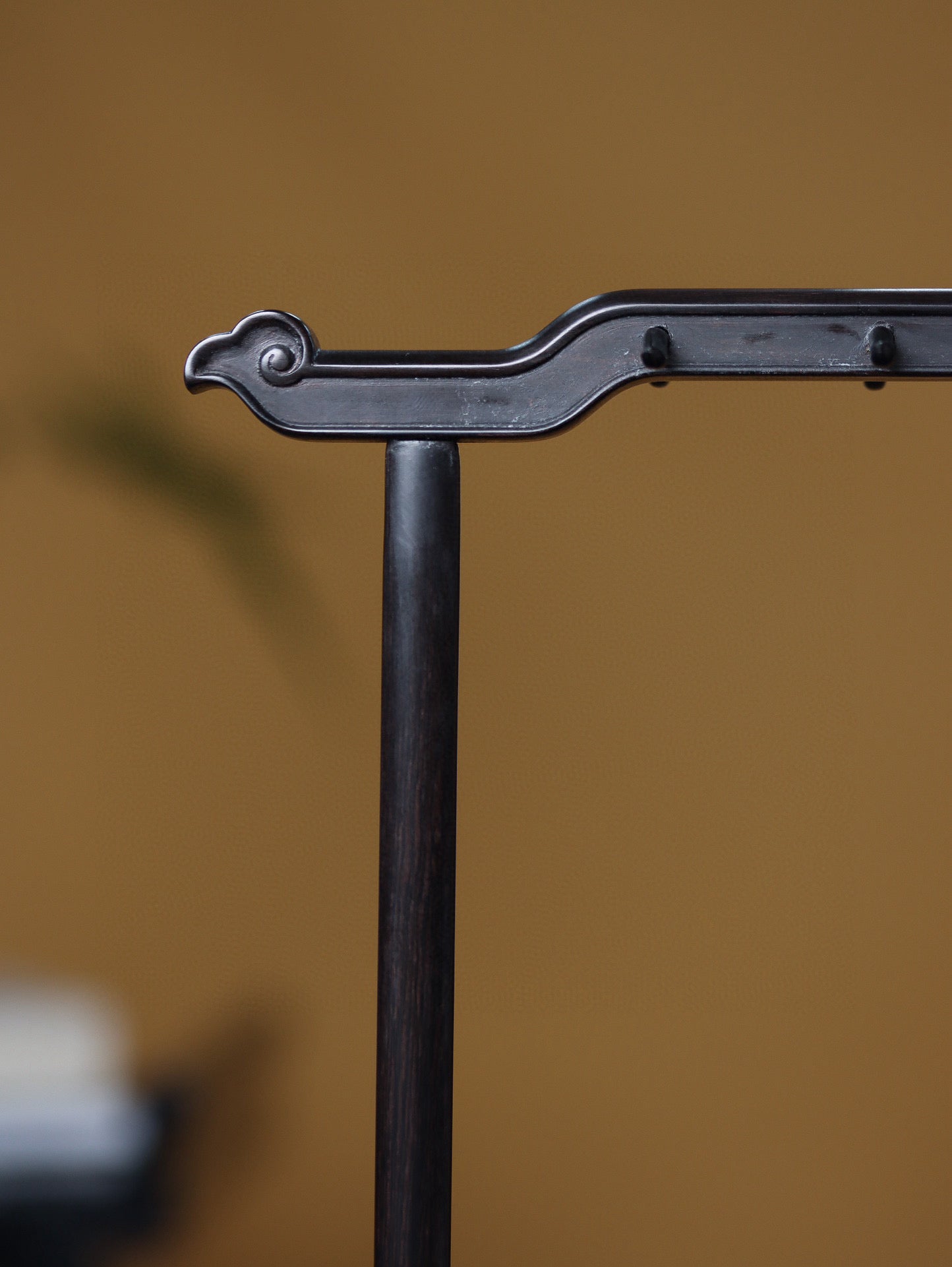 Zitan 12-Hook Brush Stand – Elegant Curved Design, Handcrafted from Solid Wood