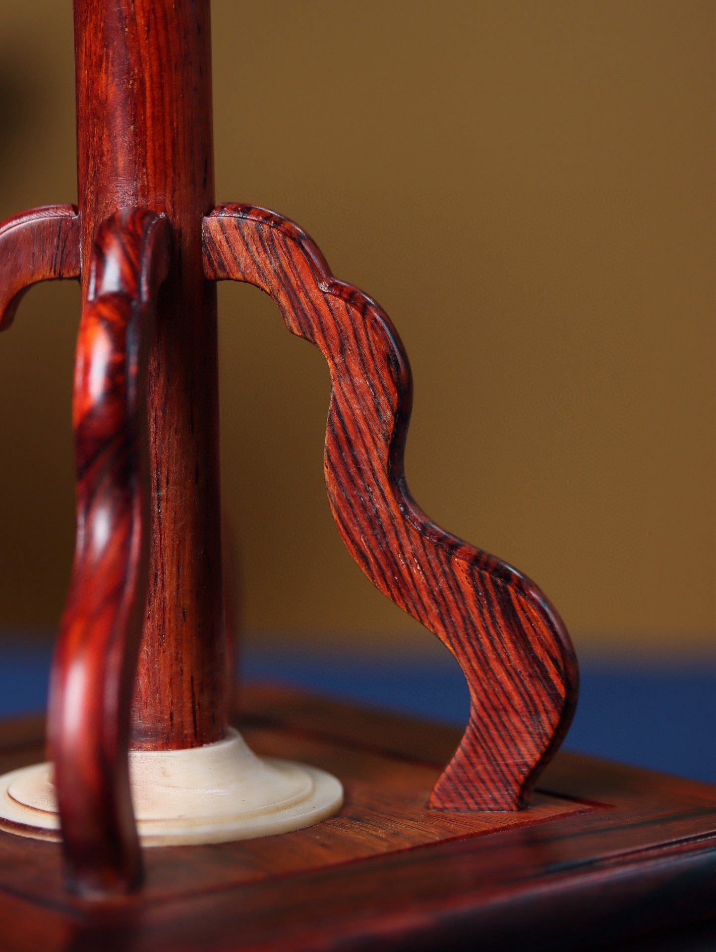 Rosewood 16-Hook Cross Brush Stand – Handcrafted Calligraphy Display, Solid South American Wood