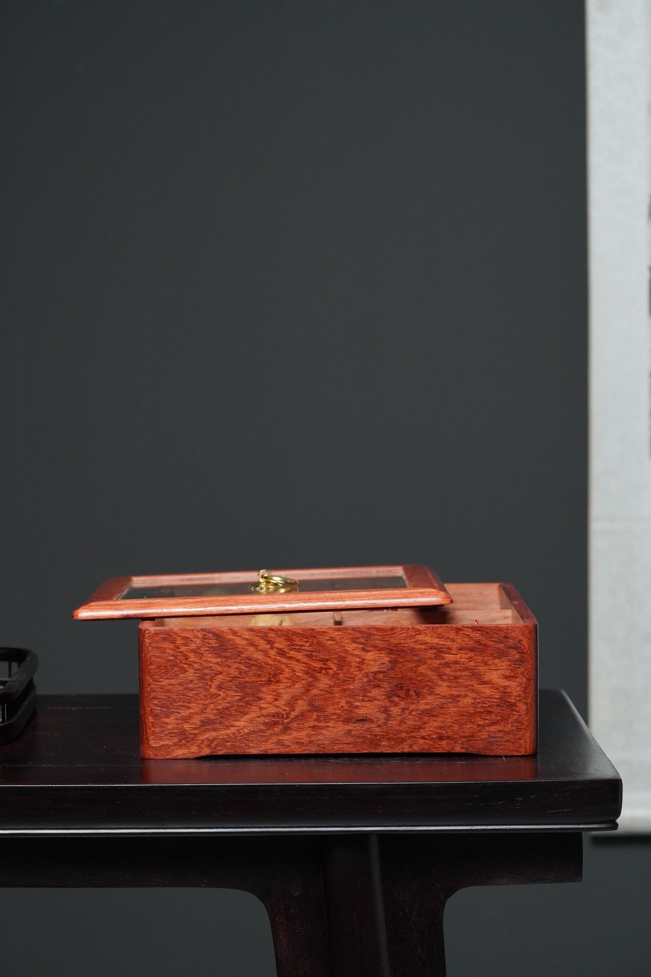 Burmese Padauk Four-Square Fruit Plate – Handcrafted with Dovetail Joint – 24×24×9 cm