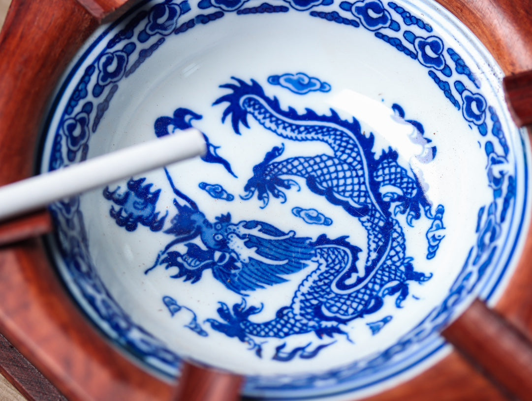 Rosewood & Blue-and-White Porcelain Ashtray Set – Elegant & Functional Home Decor