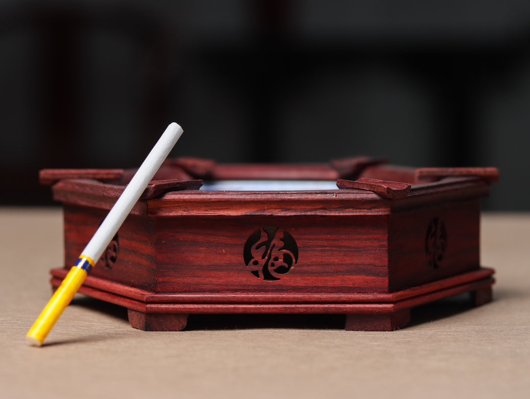 Rosewood & Blue-and-White Porcelain Ashtray Set – Elegant & Functional Home Decor